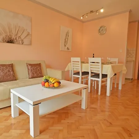 Apartman Benussi 1045 *